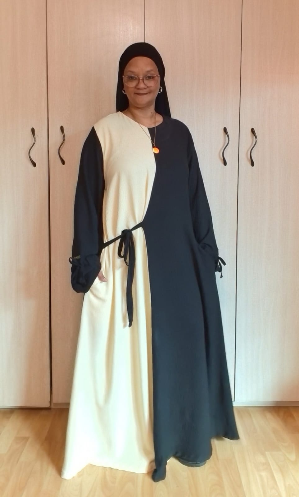Haya 2Tone Abaya - Image 2
